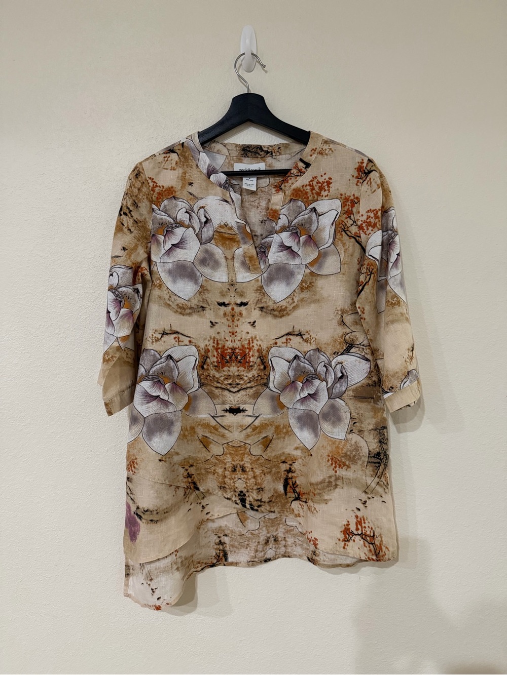 Peck & Peck Beige Floral V-Neck Tunic with Purple Accents   D002